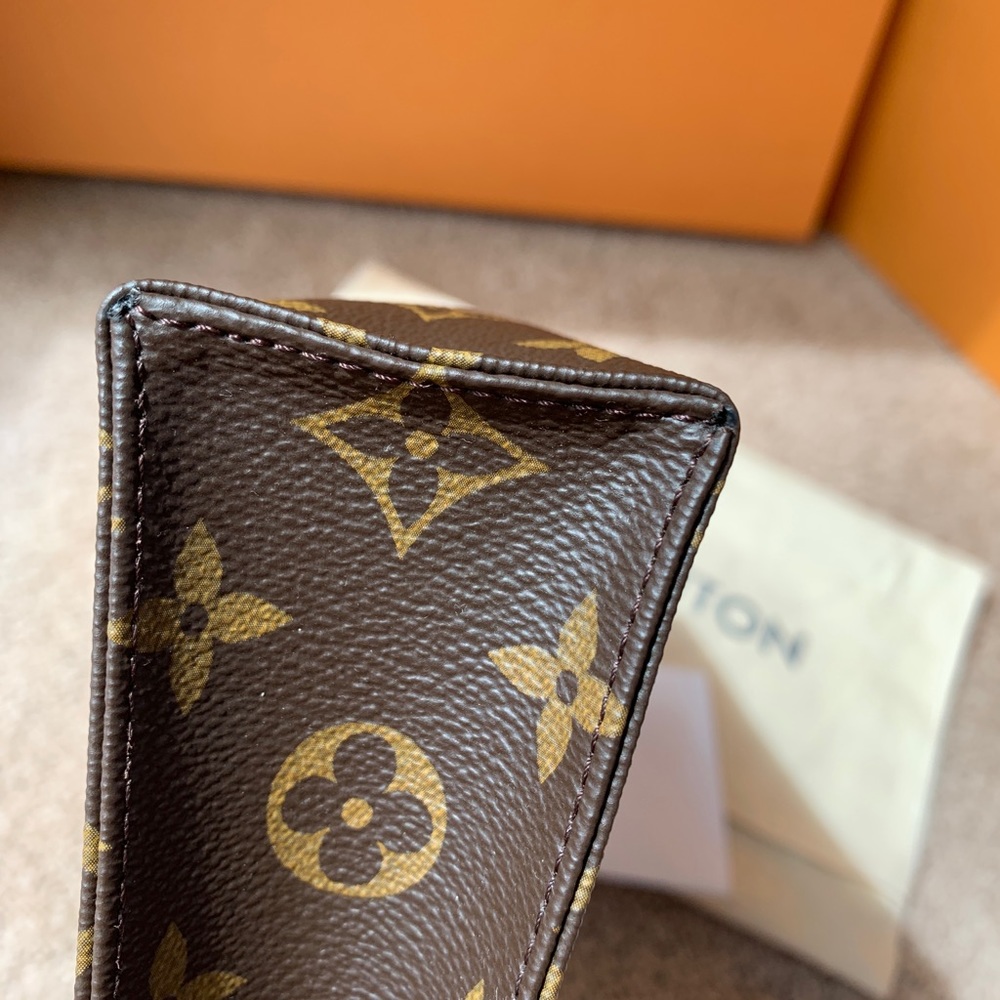 Toiletry 26 - Picture 4 of 6